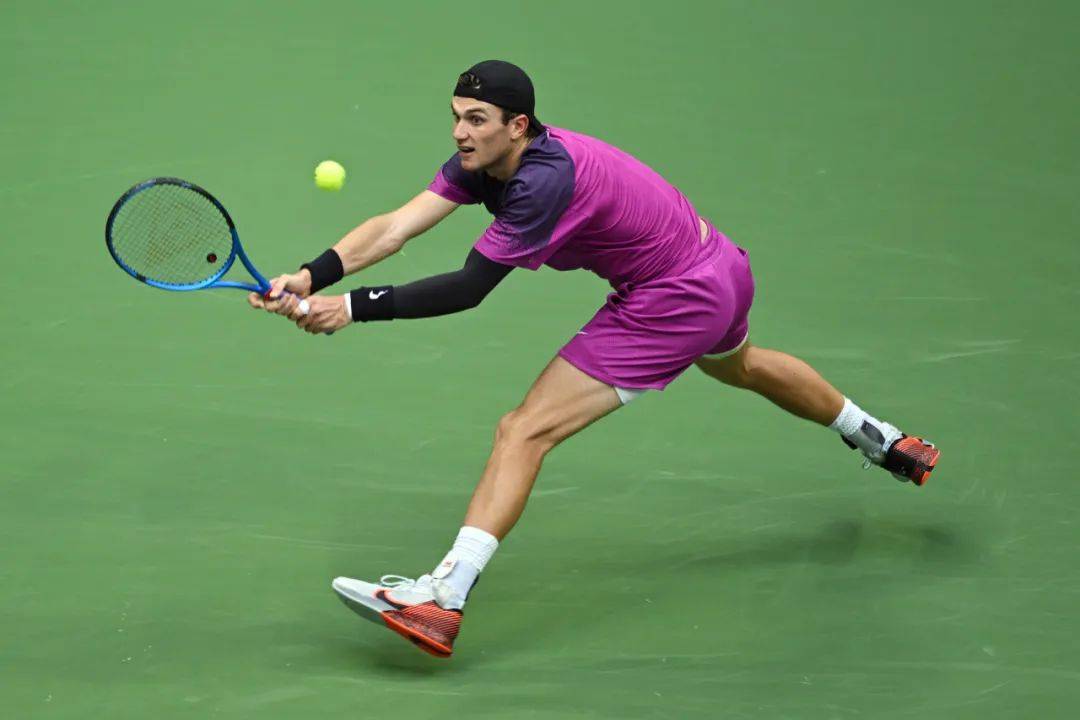 来展示着他 来展示着他